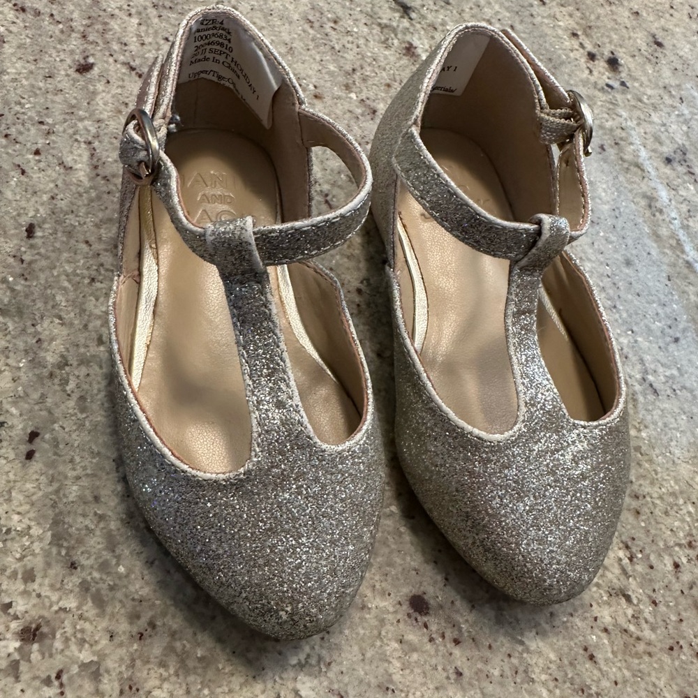 Gold/champagne glitter Janie and Jack toddler girl dress shoes - size 4